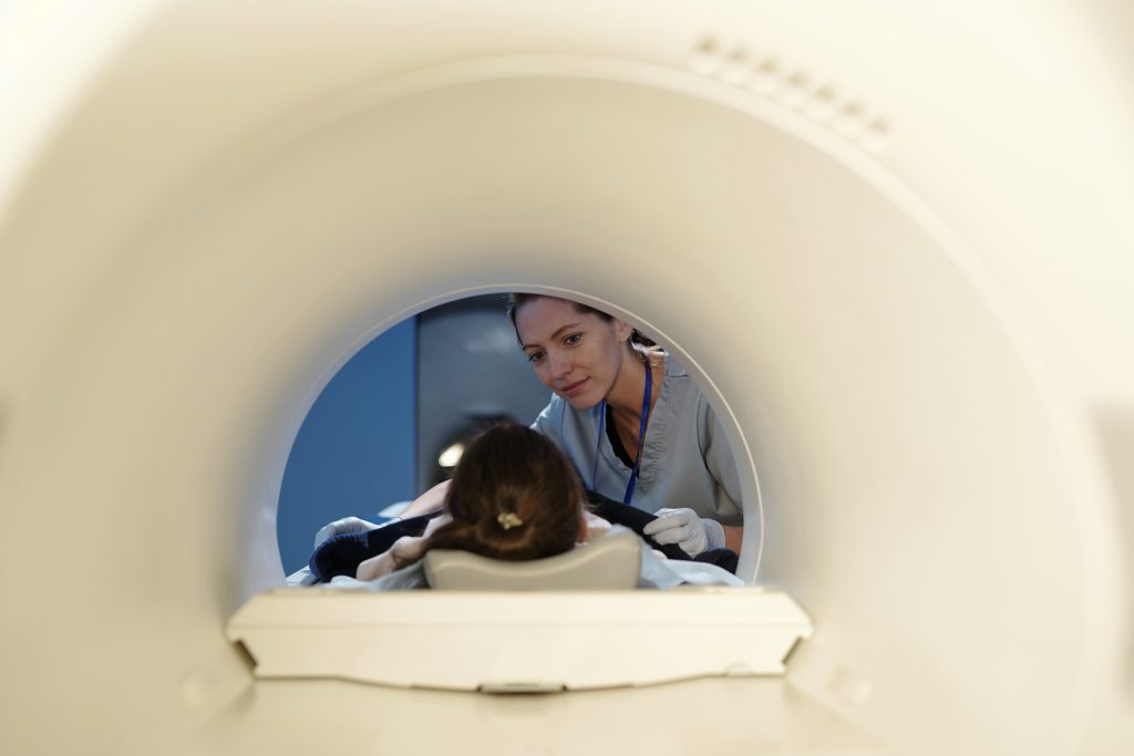 Investigația PET-CT: ce înseamnă și cum ajută în diagnosticarea cancerului