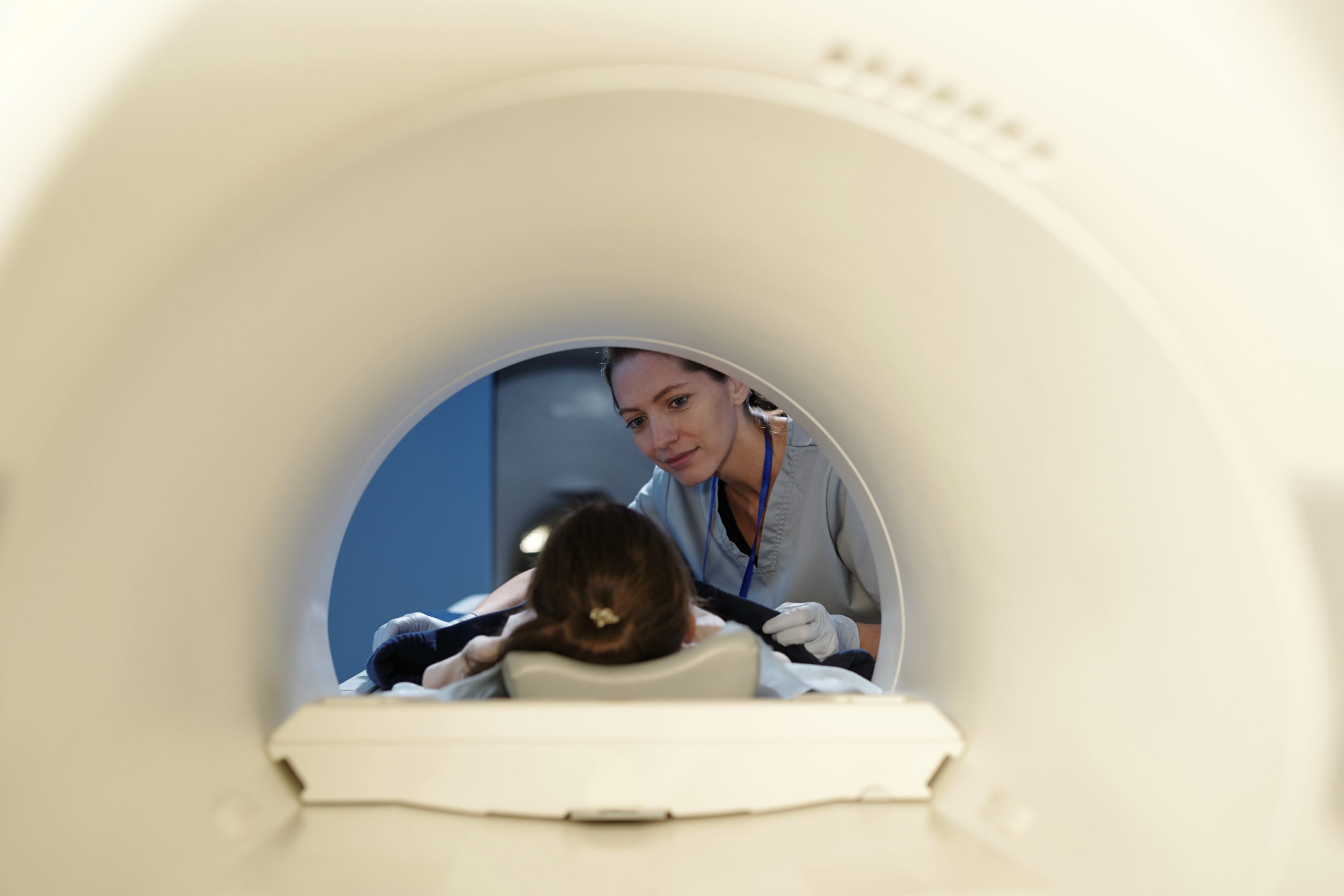 Investigația PET-CT: ce înseamnă și cum ajută în diagnosticarea cancerului